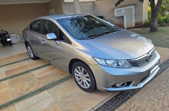 HONDA CIVIC 1.8 LXS 16V FLEX 4P AUTOMÁTICO HONDA CIVIC 1.8 LXS 16V FLEX 4P AUTOMÁTICO